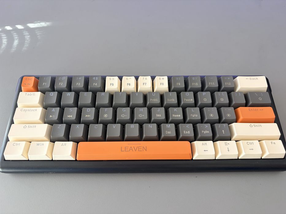 Vand tastatura Leaven cu RGB NOUA!