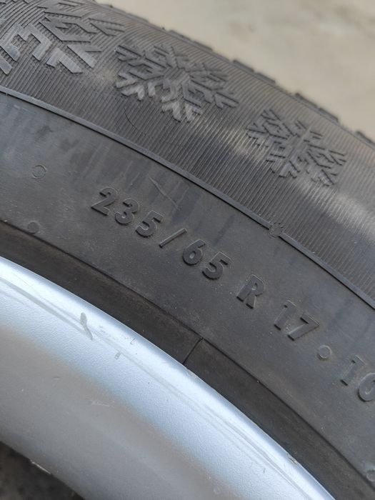 235х65 R17 зимние шины с дисками BMW