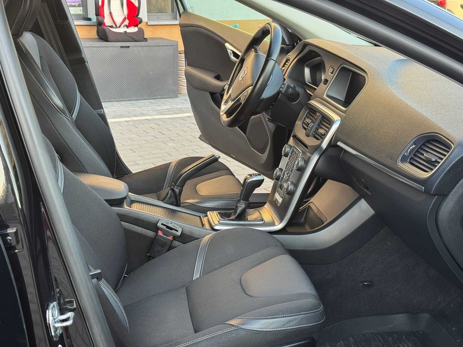 VOLVO V40 2.0 D3 150 CP