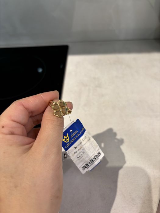 Продам золотое кольцо 585