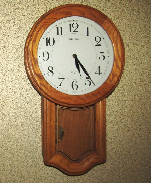 Стенен часовник с махало Seiko
