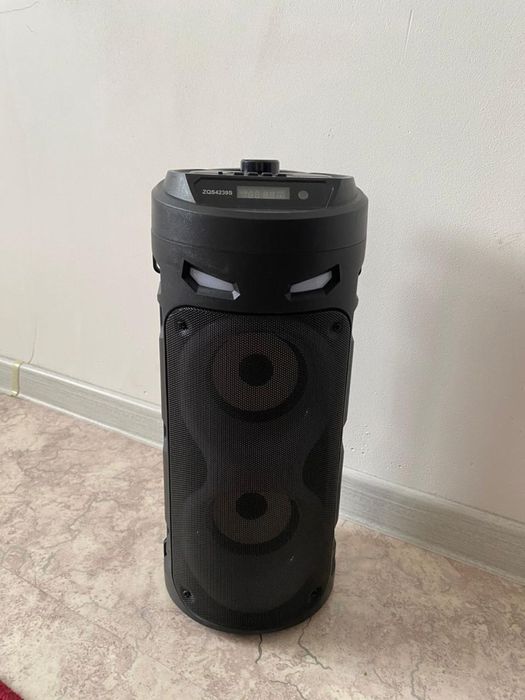 Продается колонка. Колонка сатылады, микрофоны жоқ.