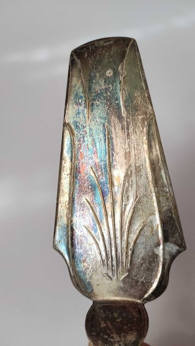 Посребрена шпатула за сервиране на торта