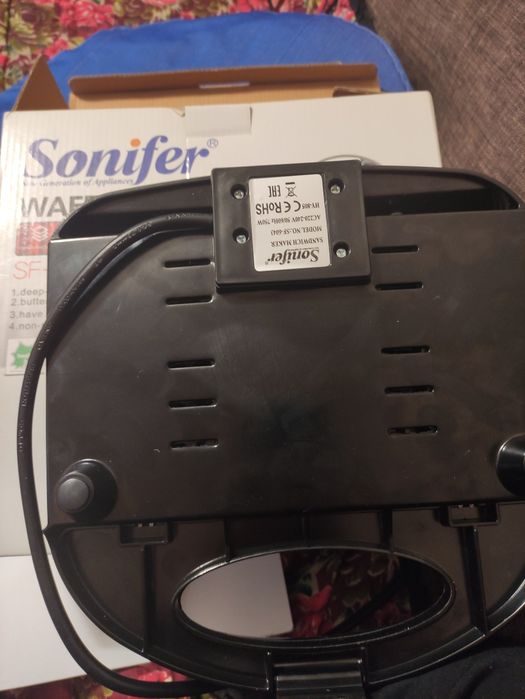 Вафельница Sonifer SF-6043 для Венских вафель.