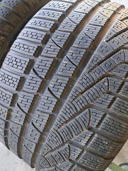 2 anvelope iarnă 295 35 r19 Pirelli