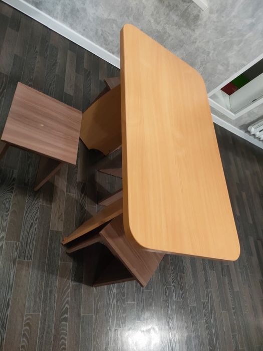 Продам стол, стулья