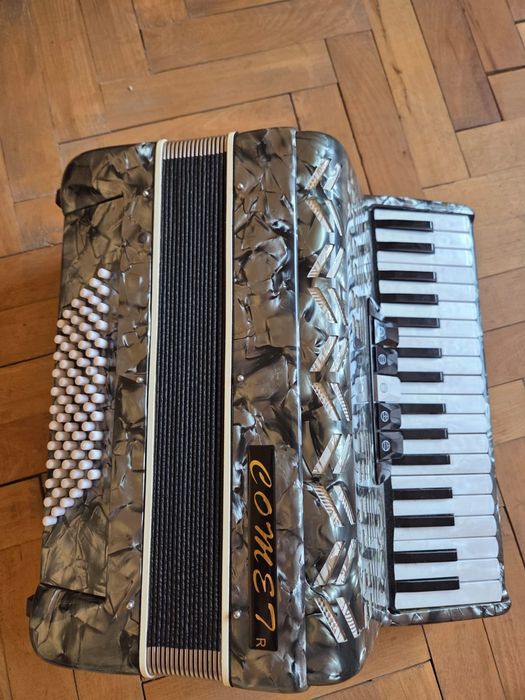 Acordeon Comet în stare perfecta de funcționare