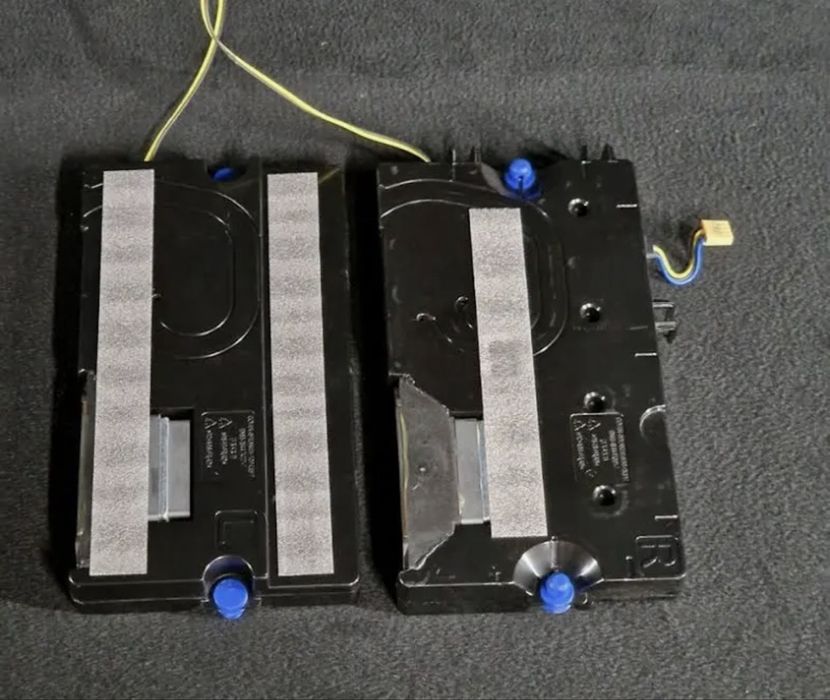 Boxe Samsung UE65RU7172U