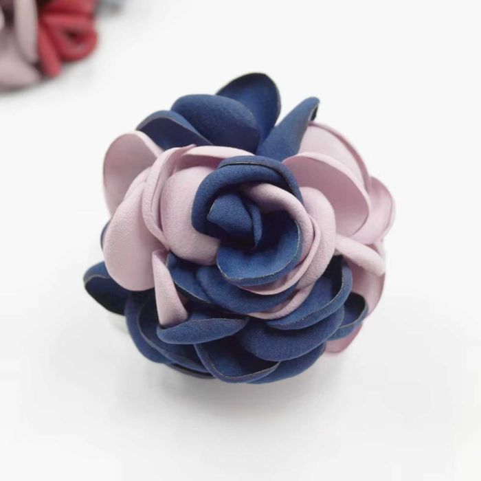 Broșă Marva, mix roz și albastru, handmade, în formă de floare