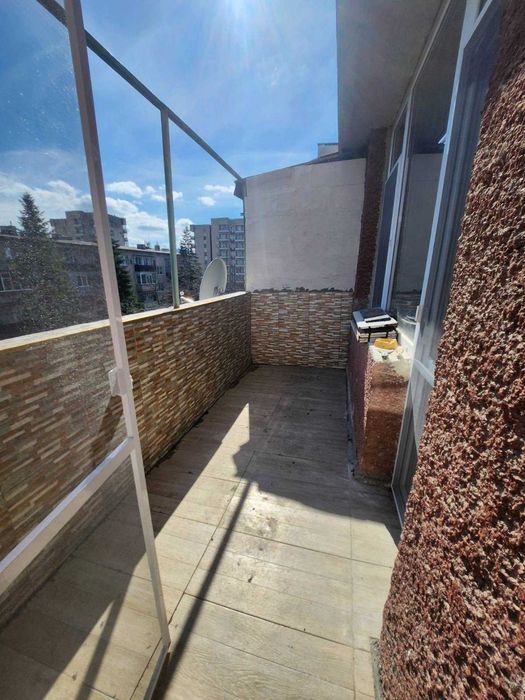 Двустаен апартамент с потенциал за преустройство в тристаен