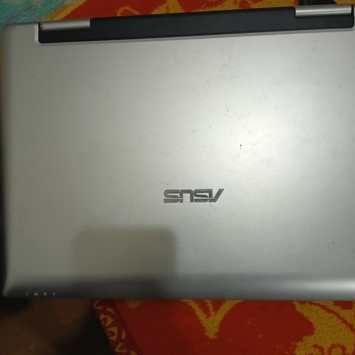 Продам ноутбук без батареи