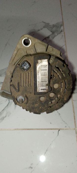 Vând alternator Valeo