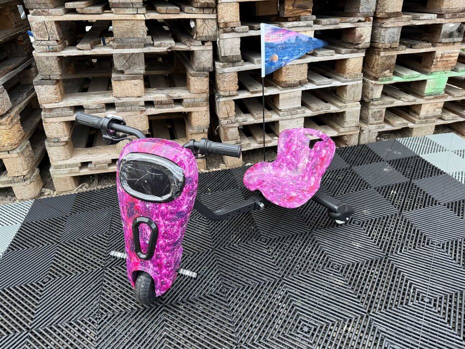 Tricicleta DRIFTURI electrică 360° pentru copii cu steag