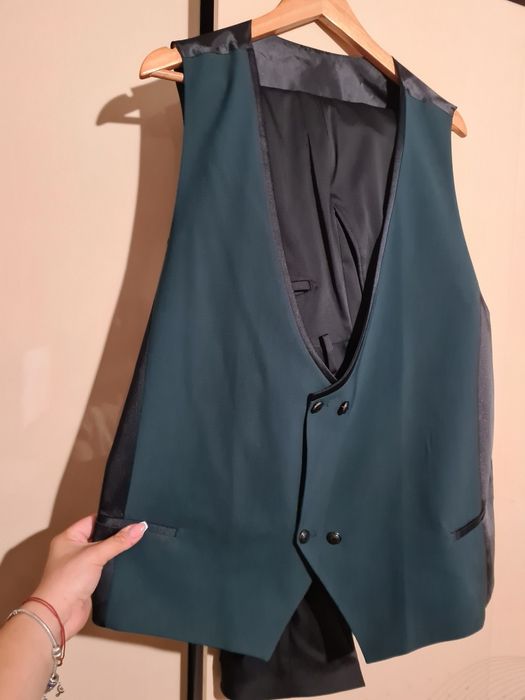 Vând costum din 3 piese