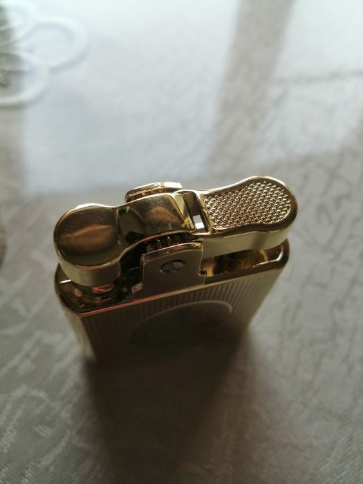 Шикарная зажигалка.