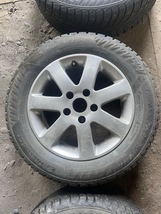 Продам оригинальные диски  с резиной.