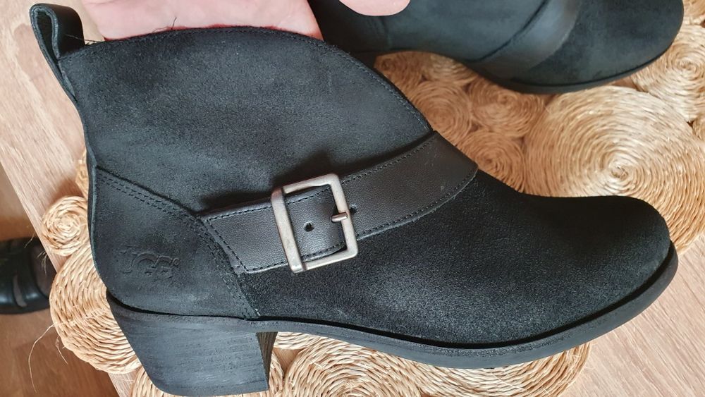 Ghete UGG din piele marime 38, interior 24 cm