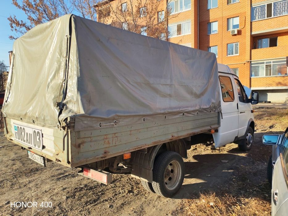 Газель груза перевозки по городу меж город