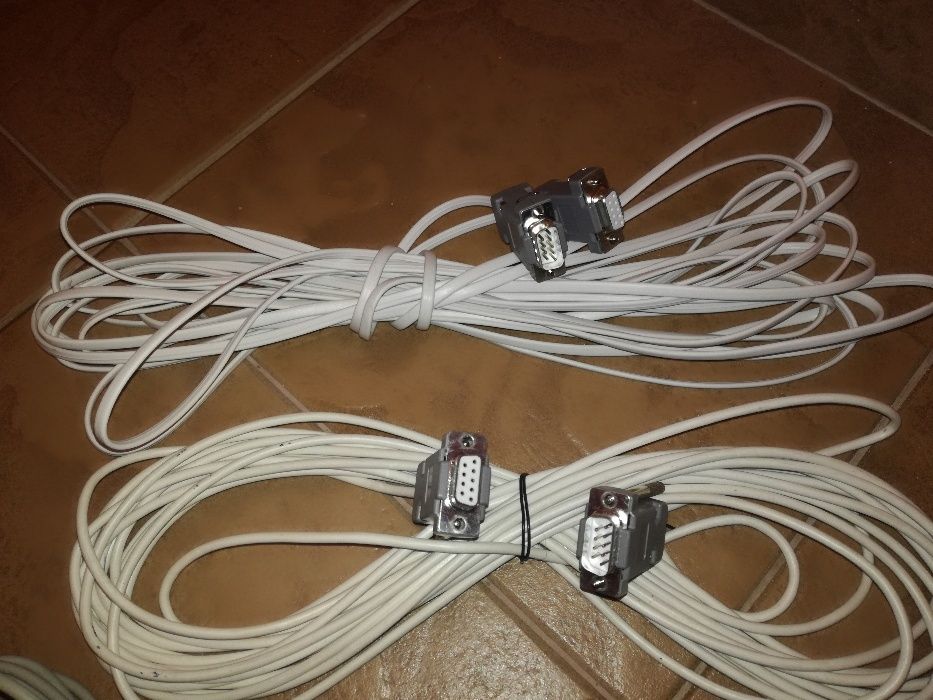 Захранващи кабели за компютър; LAN интернет кабели; кабели за принтер.