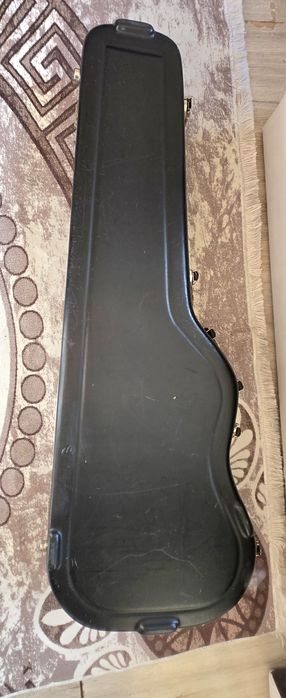 Продавам Фемдер кейс