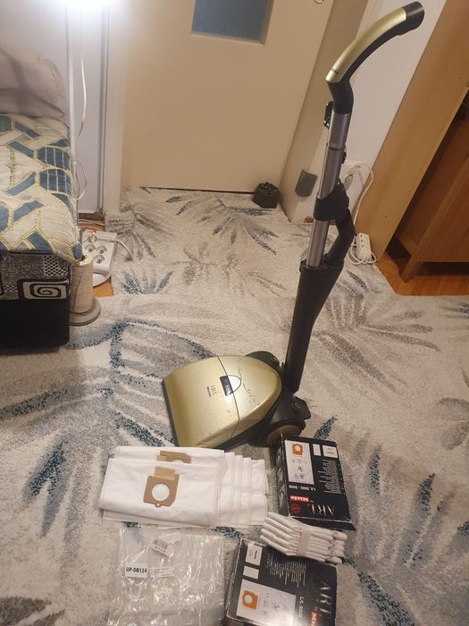 Aspirator Miele Art funcțional cu 16 saci