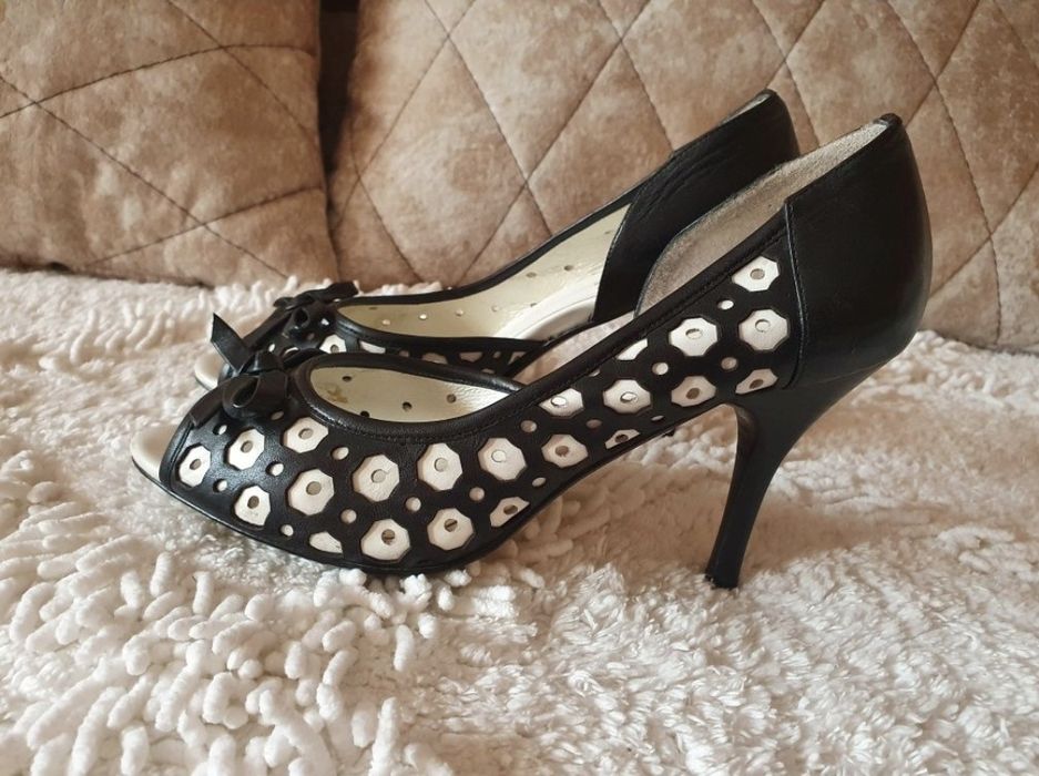 Продам женскую одежду обувь