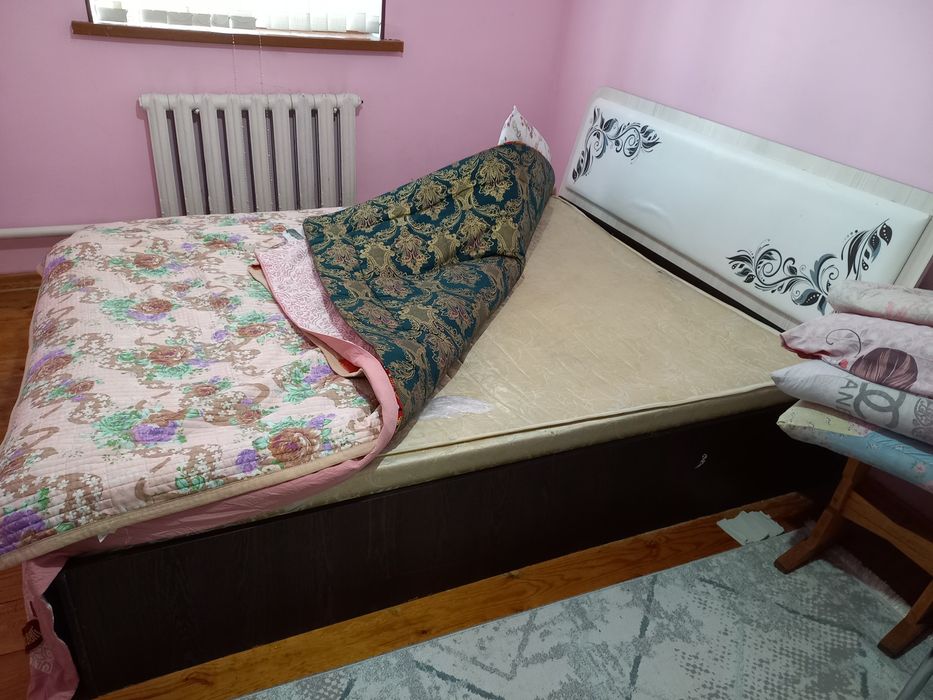 Кровать для спальни