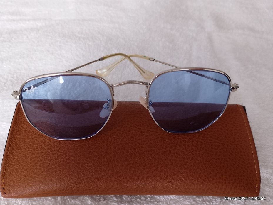 Ochelari de soare Ray ban.