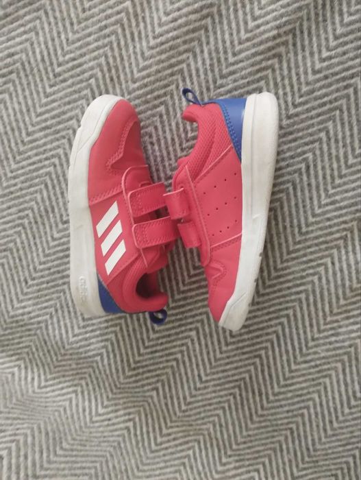 Adidas кожени маратонки номер 25