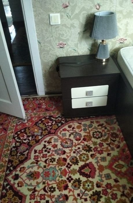 Продам двуспальную кровать с тумбами