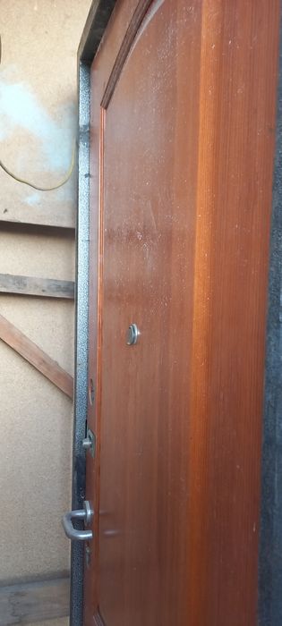 Продаётся дверь в хорошем состоянии