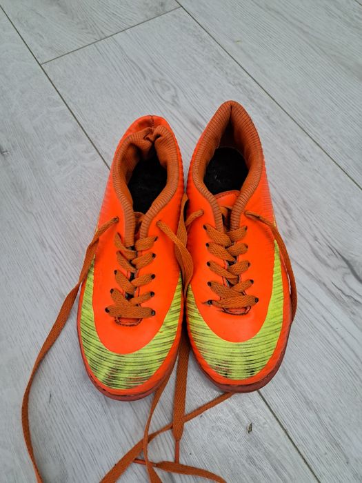 Продам обувь и куртки детские