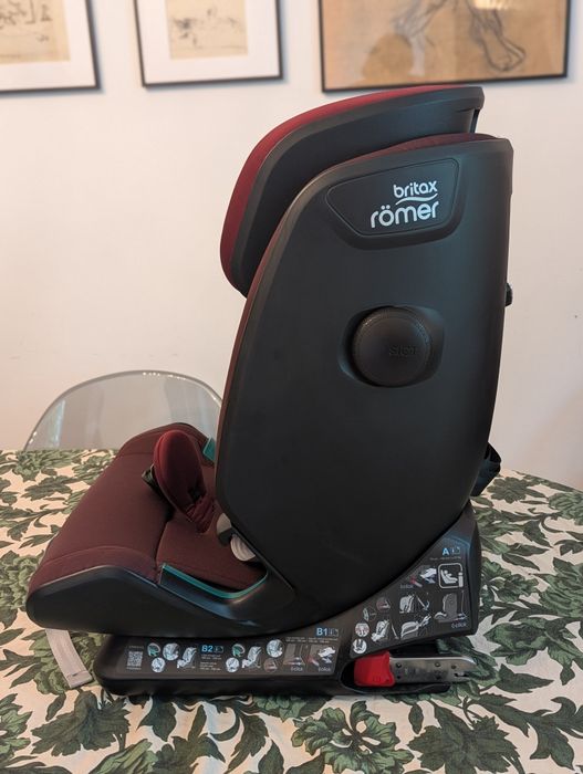 Scaun mașină Britax Romer Advansafix de la 15 luni - 12 ani ⎸ 76 cm - 150 cm Burgundy