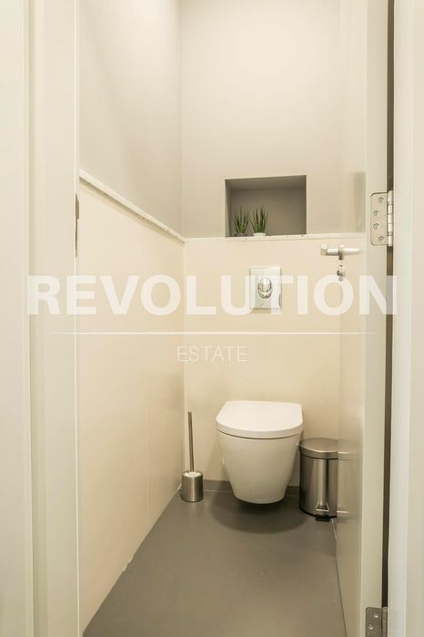 Тристаен апартамент в Центъра на София до НДК.