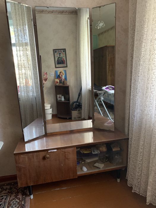 Продам трюмо трехстворчатое