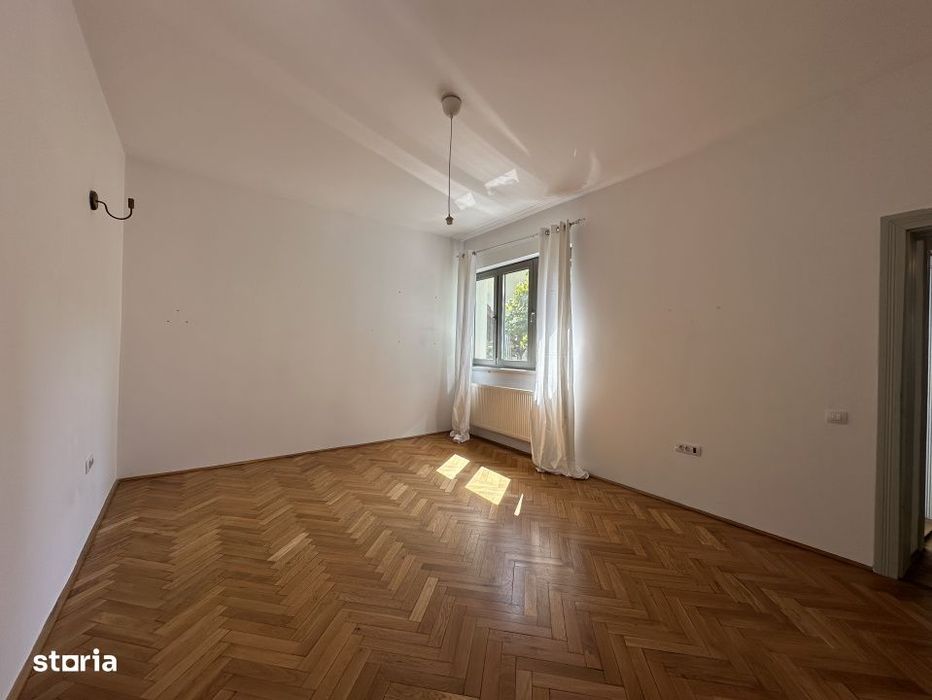 Apartament spatios de 4 camere, langa Parcul Central