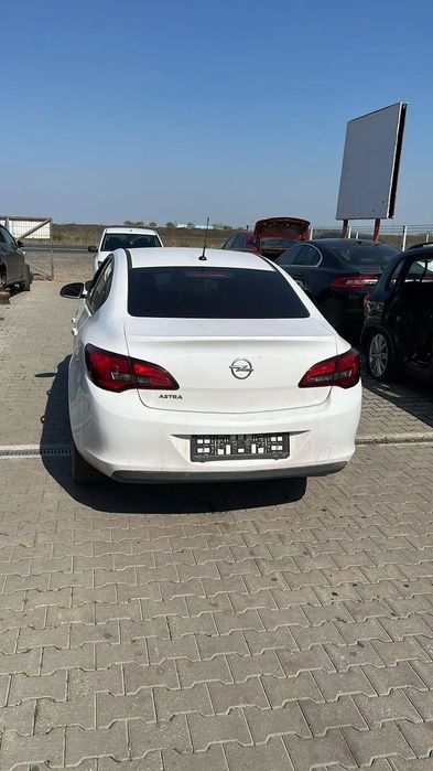 Dezmembram Opel Astra J 1.6 B an fabr. 2015