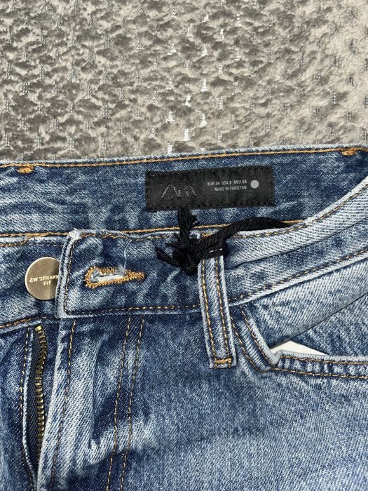 Чисто нови дънки Зара. Не са носени. Само изпрани