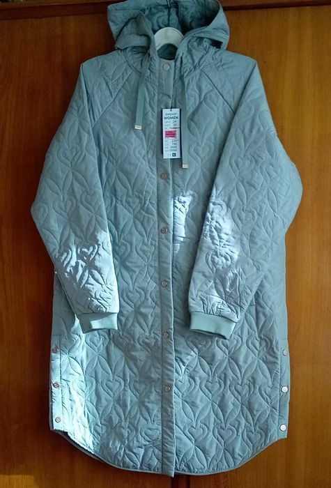 Ново, необличано  дамско олекотено яке. Цвят МЕНТА.