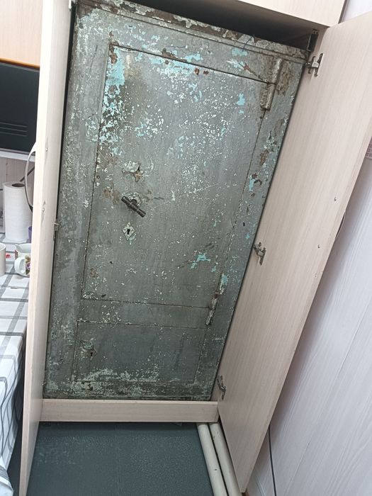 Металлический сейф