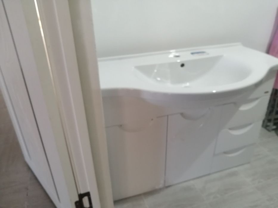 Продам новый умывальник и шкаф