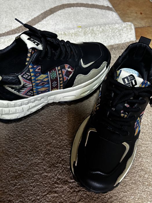 Adidasi design modern