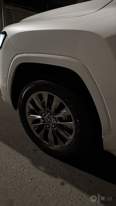 Toyota land cruiser 300