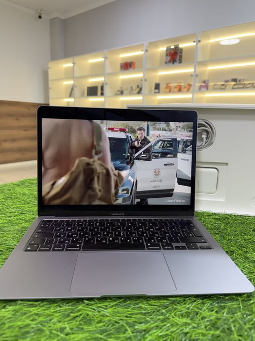 MakBook air 2020.