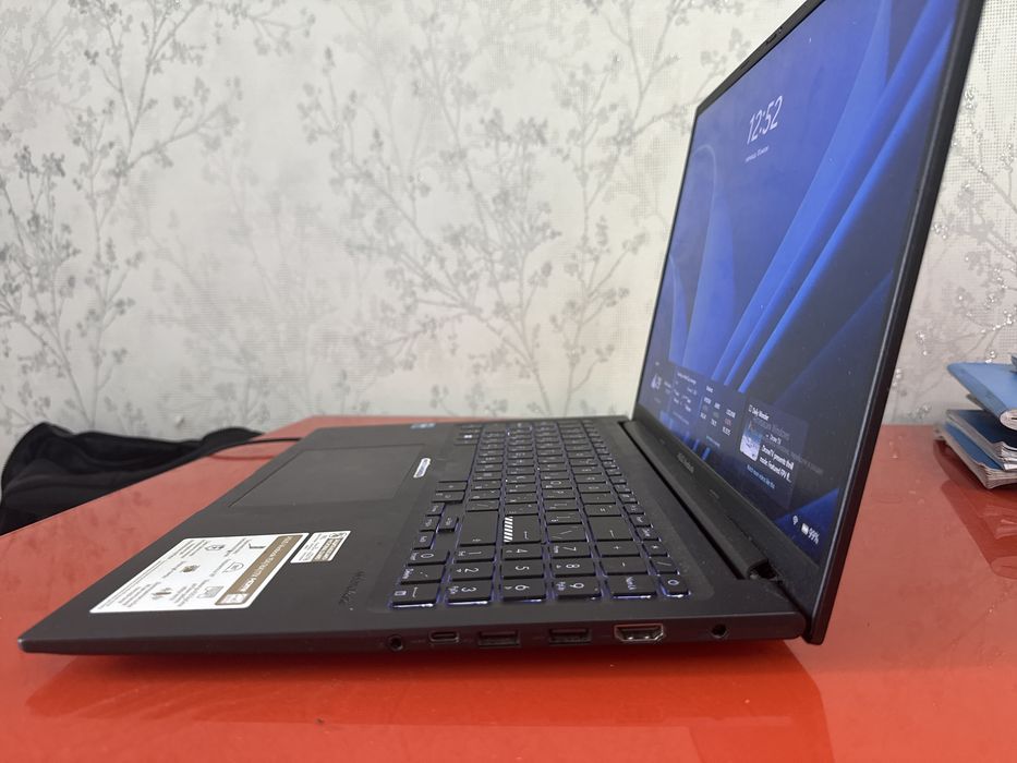 Asus vivobook 16