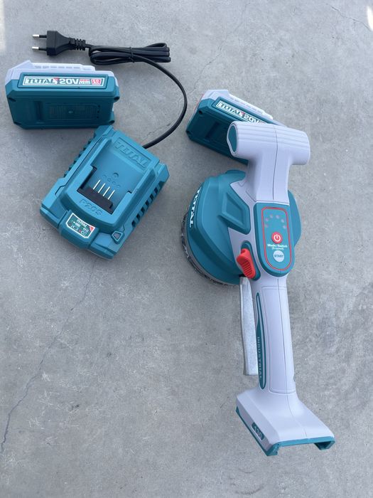 Ventuza si vibrator pentru gresie  Total pe acumulator