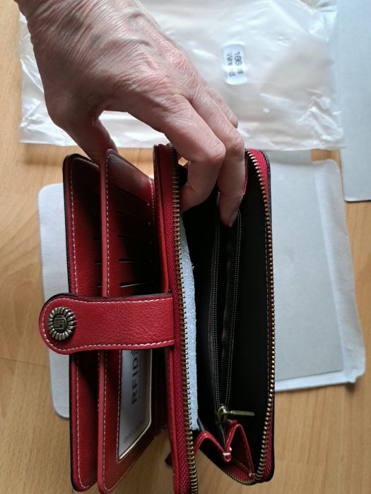 Дамски портфейл естествена кожа с RFID защита