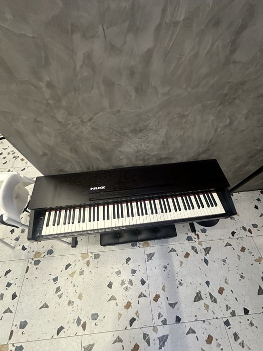 Продам пионино срочно