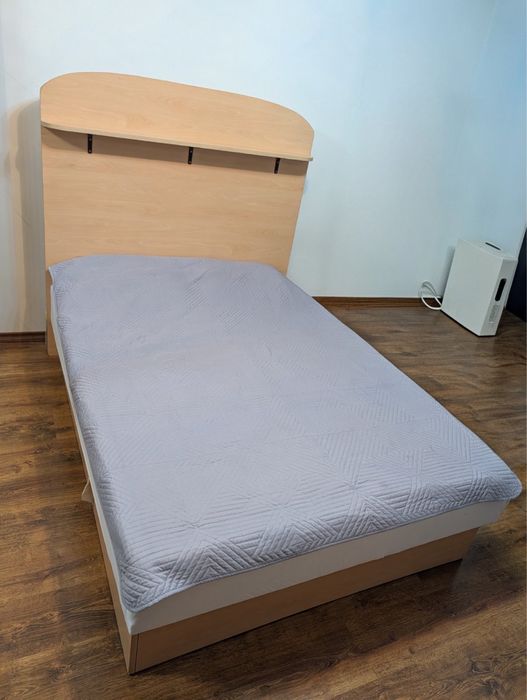 Спалня с подигащ се матрак 140 на 190