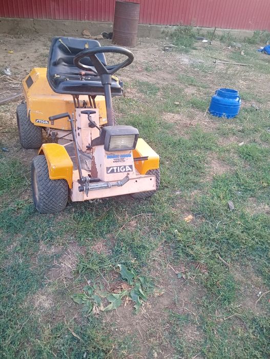 Vând tractor de tuns iarba